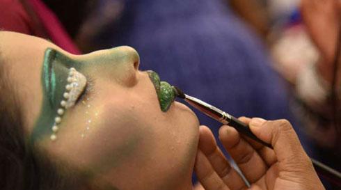 Makeup & Beauty Parlour Courses In Paschim Vihar - Lakme Academy